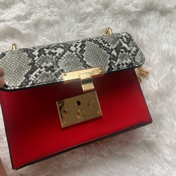 Red Purse! - Picture 5 of 5